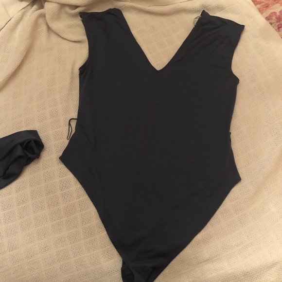 ✨3 FOR 25$✨ Green Body Suit! - Picture 3 of 3